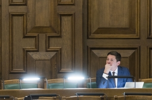 Кайминьш недоволен, что его не избрали в президиум: они там все сговорились!