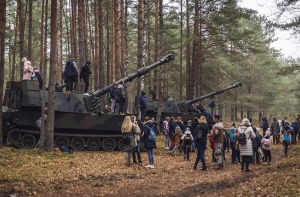 ФОТОГАЛЕРЕЯ: детей учат военному делу на полигоне Адажи