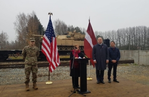 Американцы открыли в Гаркалне железнодорожную переправу для танков