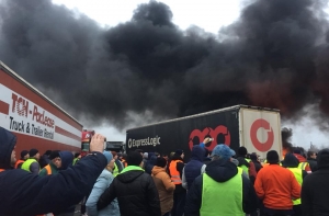 На границе Украины и Польши происходят столкновения автомобилистов