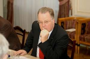 Улманис: президенту стоит подумать и о четвертом кандидате на пост премьера