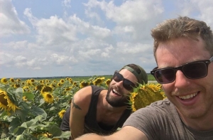 Эти друзья сняли уморительную фотопародию на Instagram-девушек