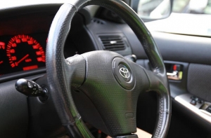 В Латвии разрешено регистрировать машины с правым рулем