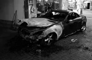 В Киеве сожгли машину с российскими дипномерами