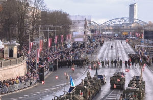 В Риге прошел военный парад в честь столетия Латвии