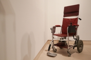 Кресло-коляску Стивена Хокинга продали за 300 тысяч фунтов