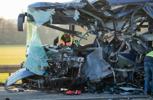 ФОТО и ВИДЕО: в столкновении автобусов в Германии пострадало много детей