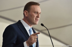 Навальному запретили покидать Россию