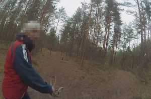 Пенсионерка наткнулась в лесу на нору с торчащими ногами