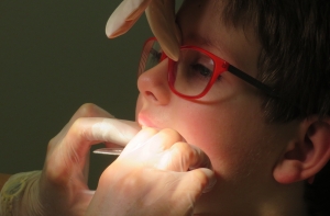 Бесплатно лишь «на бумаге»: 94% родителей платят за лечение детей