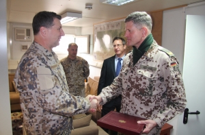 Президент поблагодарил латвийских солдат за вклад в безопасность Афганистана