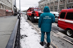 Тысячи людей эвакуированы в Москве из торговых центров и вокзала