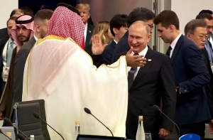 Дай пять! Видео приветствия Путина и саудовского принца попало в топ мировых СМИ