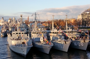 ФОТО: В Рижском порту прошла выставка военной техники и кораблей НАТО