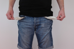 Омбудсмен информировал Еврокомиссию о рисках бедности в Латвии