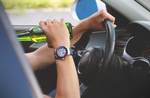 Пьяный 19-летний водитель предложил полицейским 400 евро