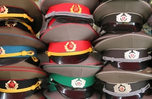 Евродепутаты призывают Amazon изъять из продажи вещи с символикой СССР