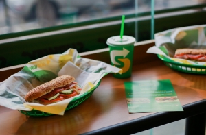 «Второй сэндвич - бесплатно»: Subway в Латвии отметит 3 ноября особой акцией