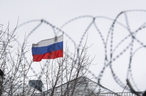 Россия запретила импорт алкоголя и сладостей с Украины