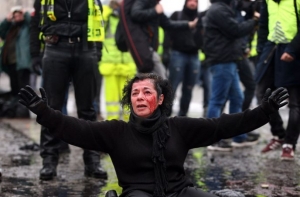 Массовые протесты в Париже: 16 фотографий о том, как бунтует французский народ