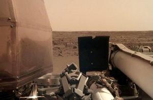 Космическому зонду «Инсайт» удалось записать шум ветра на Марсе