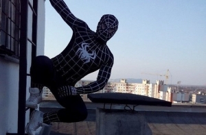 Ради видео белорус спрыгнул со второго этажа и получил четыре перелома