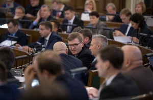 Политики: новое правительство до конца года утвердить не удастся