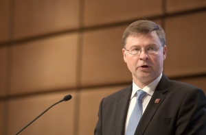 Домбровскис: в 2019 году Латвия должна ударить по отмыванию денег