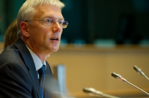 «Коммунисты и либерасты за одним столом?»: эксперты о кабмине Кариньша