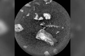 NASA показало загадочный блестящий объект на Марсе