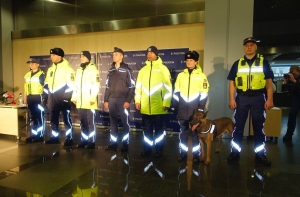 Пилотки и светоотражатели: полиция презентовала новую форму