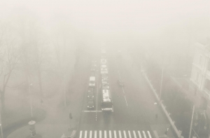 Как в молоке! Латвию накрыл густой туман