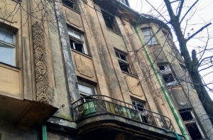 Пожар на Калнциема: у развалины внезапно сменился владелец