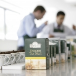 Гарантируем качество: представленный в Латвии чай Ahmad проверяют титестиры