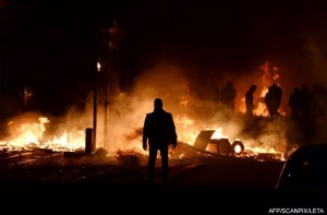 Журналист: политики, посмотрите на Францию? Вот к чему приводит ваше высокомерие!