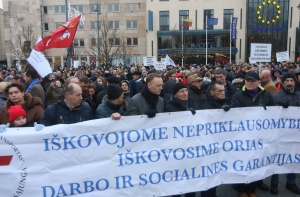 Забастовка школ в Литве: учителя поселились в министерстве