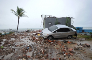 Смертоносное цунами в Индонезии: количество жертв превысило 400