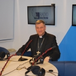 Архиепископ Станкевич поздравил волонтеров Bezvests с Рождеством