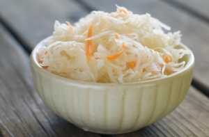 Диетологи призывают включить в рацион квашеную капусту