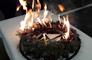 Горят адвентские венки: пожарные спасли шесть человек