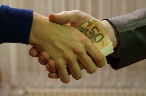 Задержания KNAB связаны со взяткой в размере 800 000 евро
