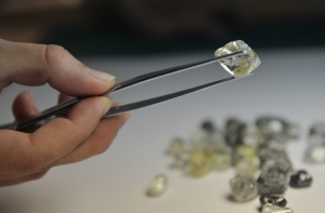 В Канаде найден алмаз размером с куриное яйцо