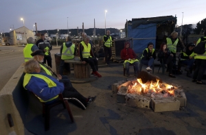 Успех «желтых жилетов»: французские власти отменили рост топливного налога