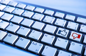 Центр НАТО указывает Facebook на манипуляции пользователей