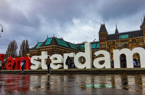 Амстердам лишился знаменитой надписи «I am sterdam»