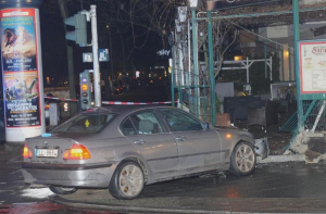 Берлин: BMW с латвийскими номерами наехал на людей