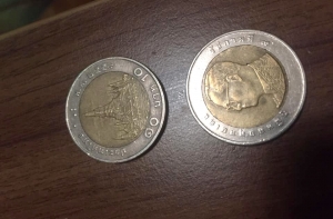 В Латвии появились поддельные два евро