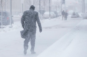 Сильнейший шторм оставил без света сотни тысяч домов в Северной Европе