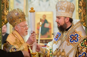 Вселенский патриарх вручил томос Православной церкви Украины