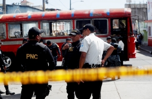 Пассажирский автобус взорвался в Гватемале